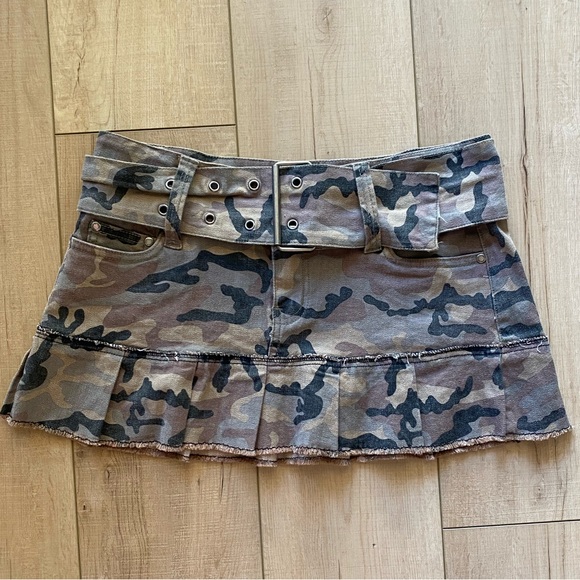 Vintage Y2K Skirt Hydraulic Camo Mini Skirt, Size 9/10 – theme party army girl - Picture 5 of 15